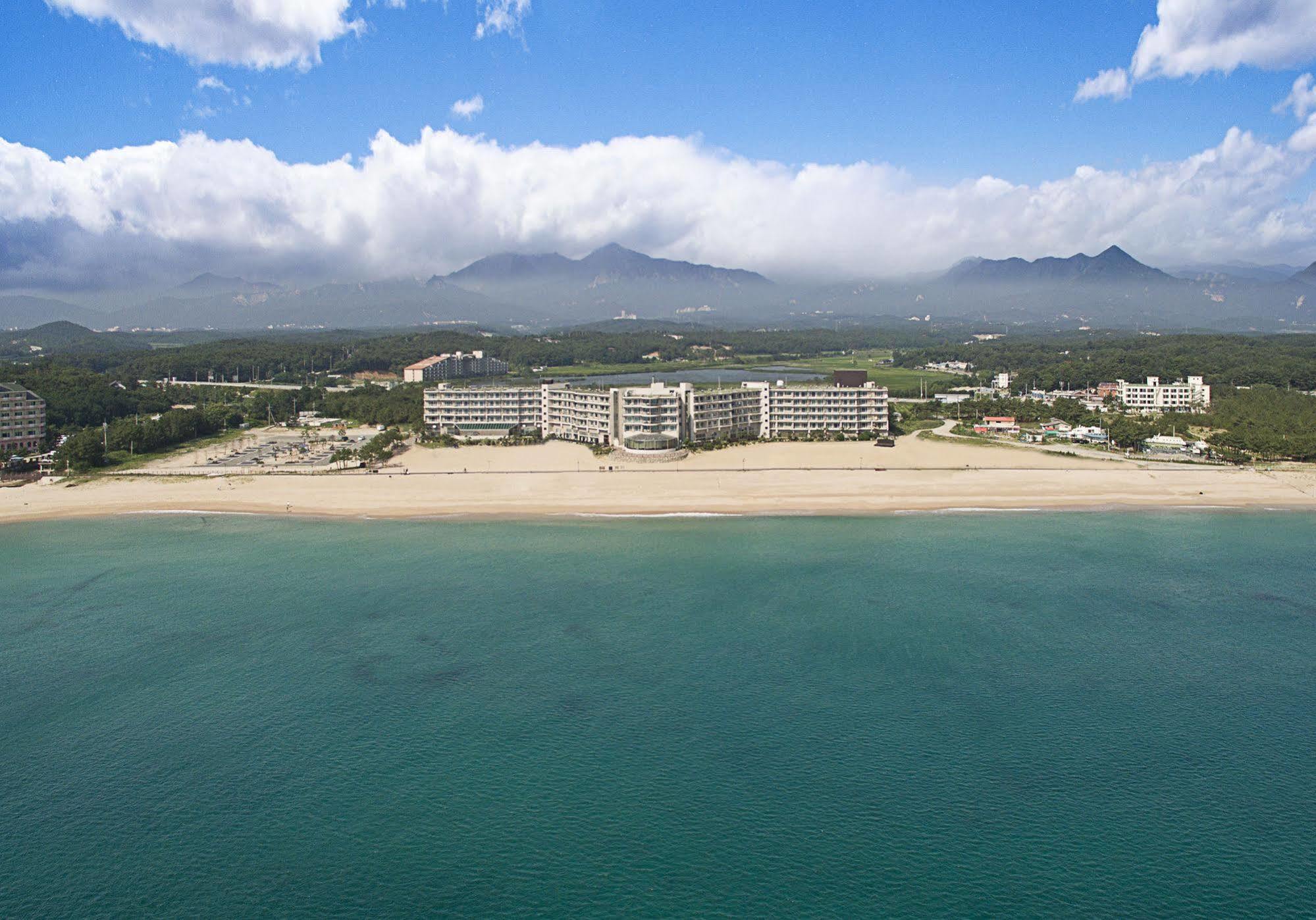 סוקצ'ו Kensington Resort Seorak Beach מראה חיצוני תמונה